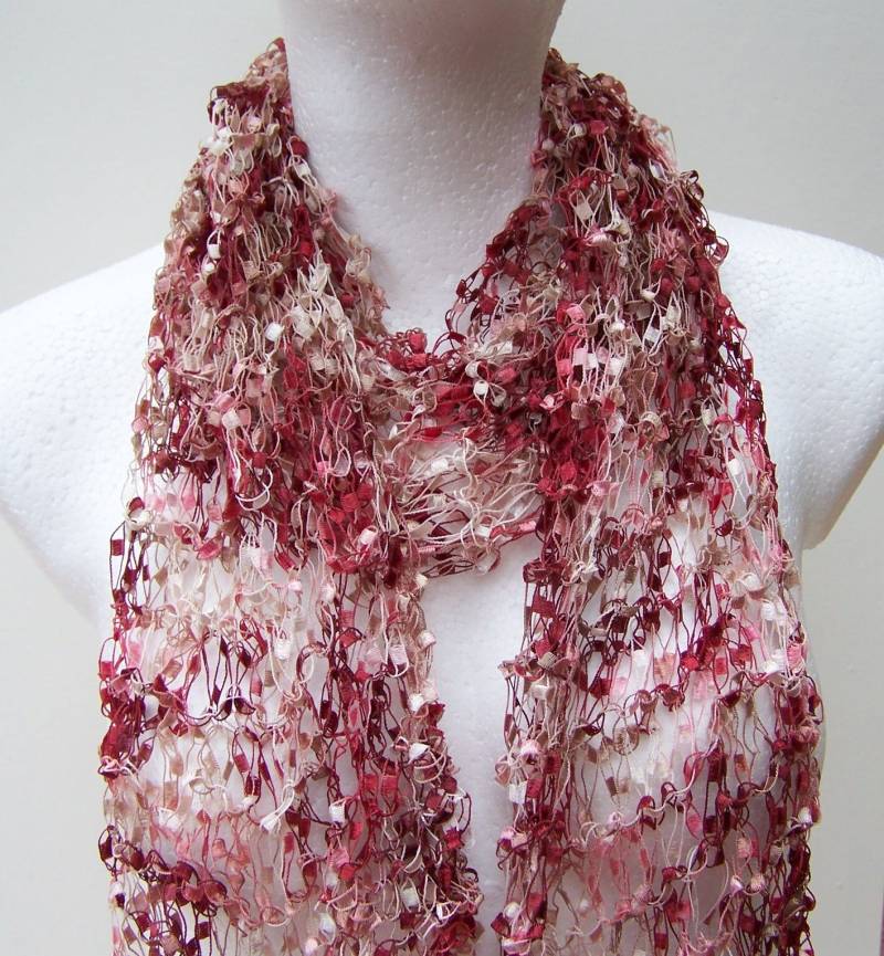 Erdbeersahne Schal Lacé Strickschal Feine Handarbeit Tücher Filigran Rosa Creme Burgundrot Trachten Geschenk Geburtstag Hochzeitstag Frauen von HAEKELKETTENundmehr