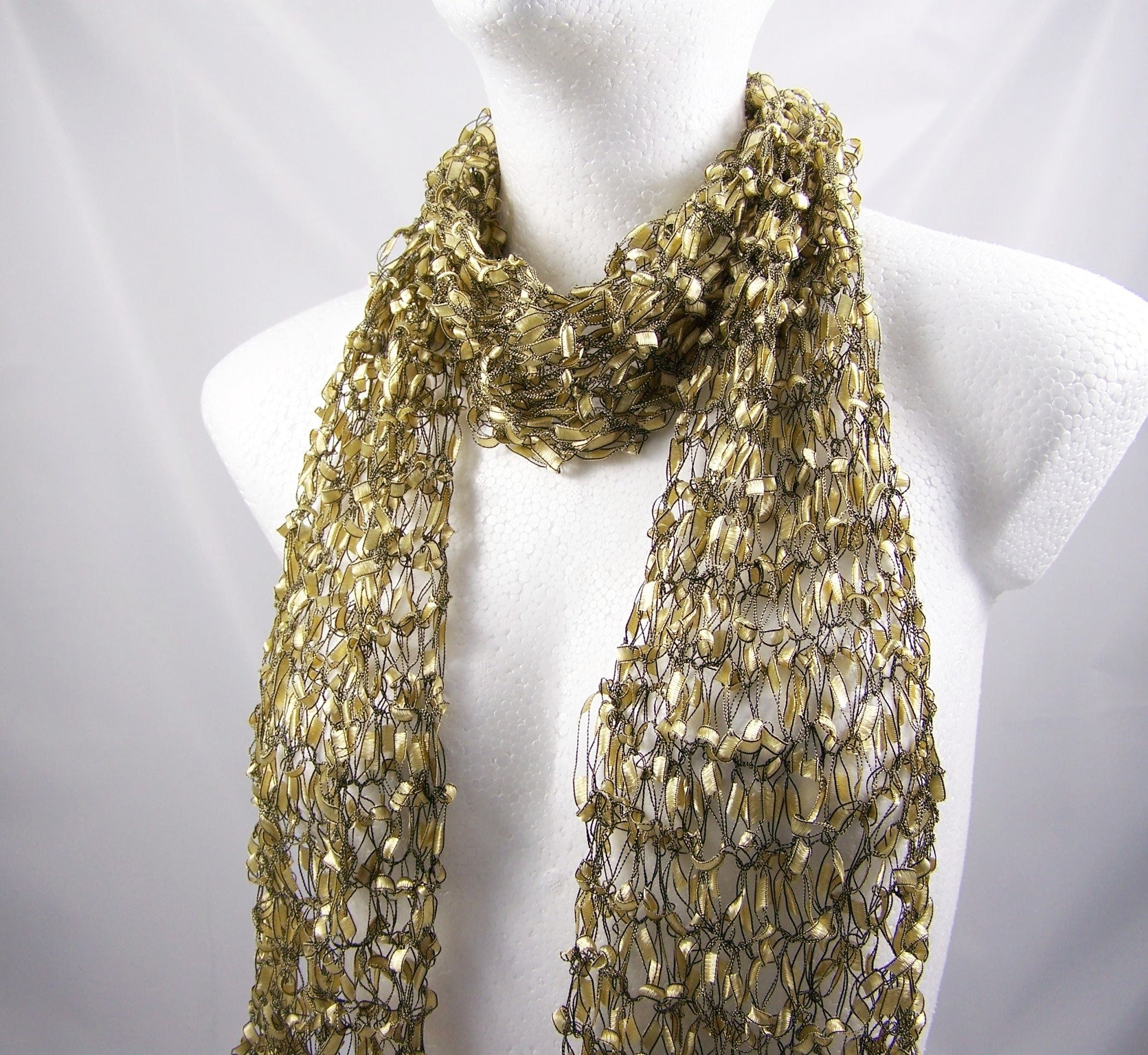 Goldvlies Lacé Strickschal Feine Handarbeit Tücher Filigran Trachten Geschenk Häkeln Geburtstag Damen Frauen Hochzeitstag Weihnachten von HAEKELKETTENundmehr