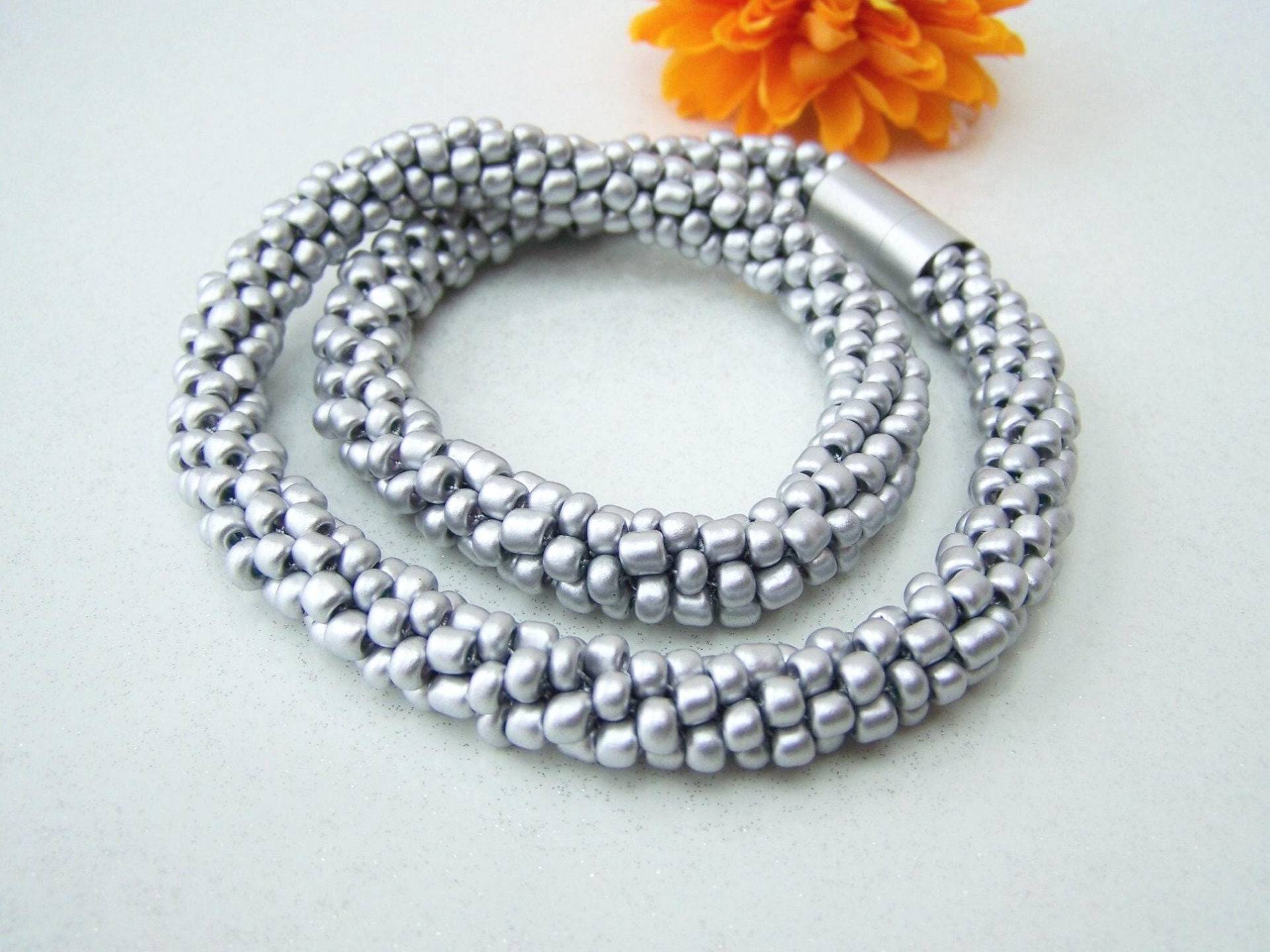 Halskette Silver Feine Handarbeit Statement Collier Häkelkette Schlauchkette Geschenk Geburtstag Silberfarben Hochzeitstag Frauen Damen von HAEKELKETTENundmehr