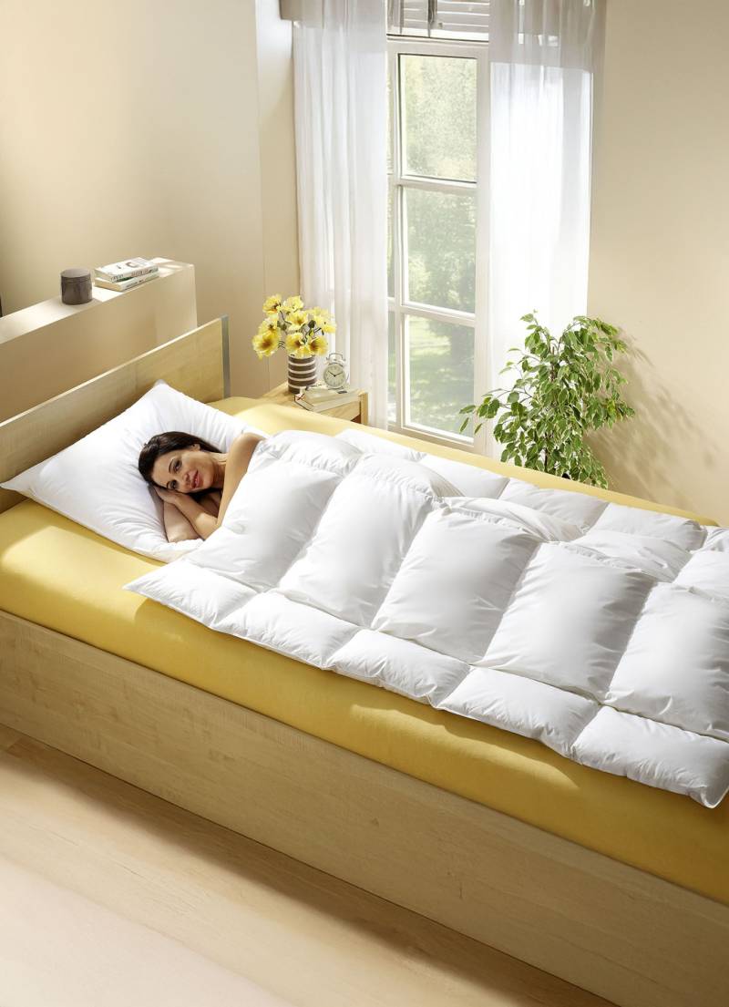 Anschmiegsame Körperform-Daunendecke, 3-Kammer-Kissen, Größe 121 (Kissen 40/80 cm) von HÄUSSLING