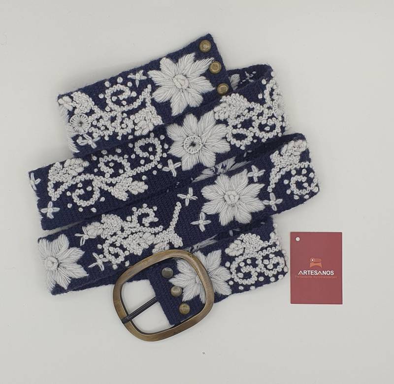 Blauer Gürtel Mit Gestickten Weißen Blumen, Damengürtel. Gewebter Gürtel, Bestickter Aus Wolle. Geschenke Für Sie, Fairer Handel Blauer Gürtel Mit Gestickten Weißen Blumen, Damengürtel. Gewebter Gürtel, Bestickter Aus Wolle. Geschenke Für Sie, Fairer Handel von HANDARBEITAUSPERU