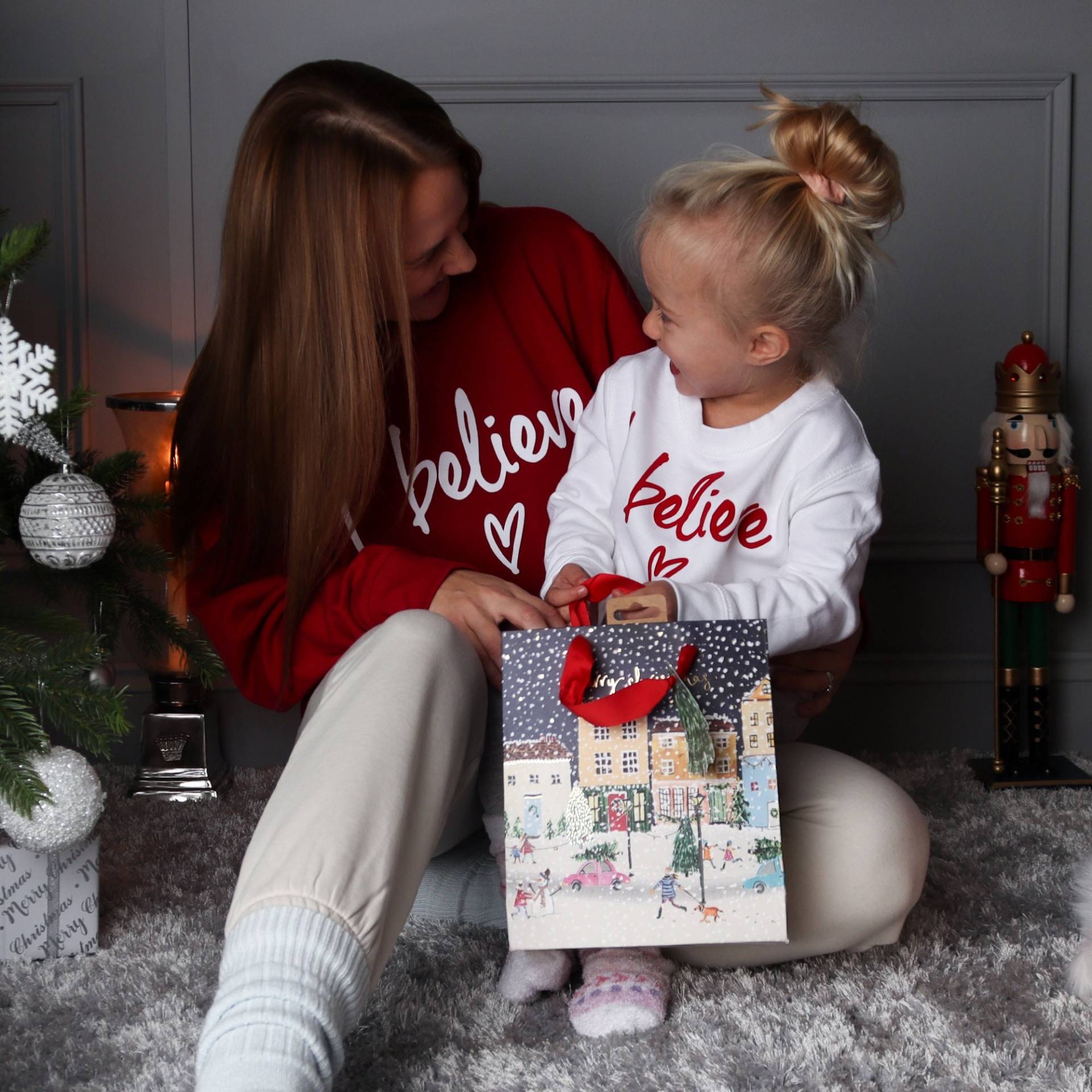 Ich Glaube, Weihnachtspullover Für Mama, Papa Und Kind Mode-Sweatshirt Die Festliche Jahreszeit von HANDFORDandMASON