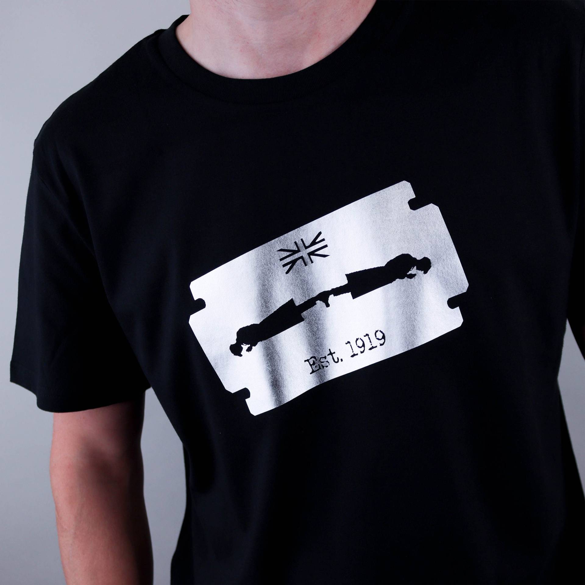 The 1919 Herren Gangster Schwarz T-Shirt Mit Silber Design Von Mr Shelby Selbst Top Geschenkidee Für Ihn in Diesem Sommer von HANDFORDandMASON