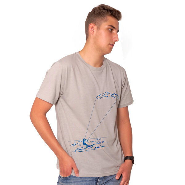 HANDGEDRUCKT "Kitesurfing" Männer T-Shirt von HANDGEDRUCKT