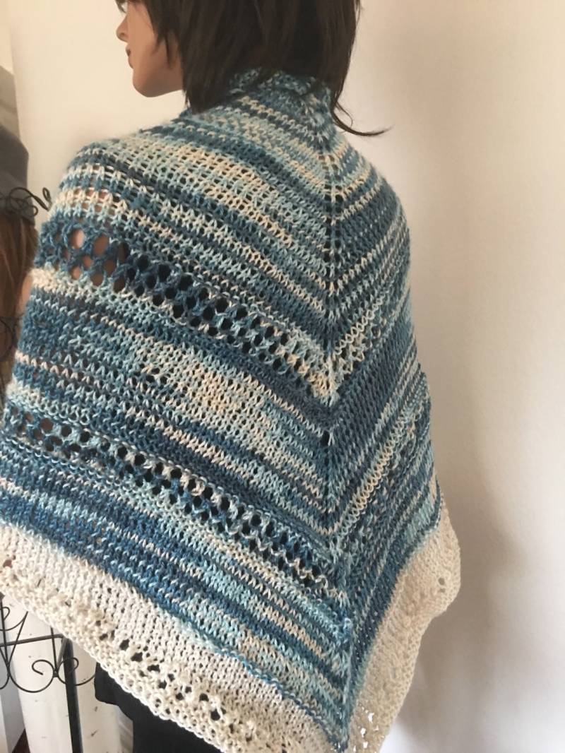 Handgestrickt 2 Liebe Dreieckstuch Wickelschal Quasten Designer Mode Blues Spitze Frauen Muttertag Geschenk Geburtstag Gebet Kirche Boho Chic Handgestrickt 2 Liebe Dreieckstuch Wickelschal Quasten Designer Mode Blues Spitze Frauen Muttertag Geschenk Geburtstag Gebet Kirche Boho Chic von HANDKNITS2LOVE