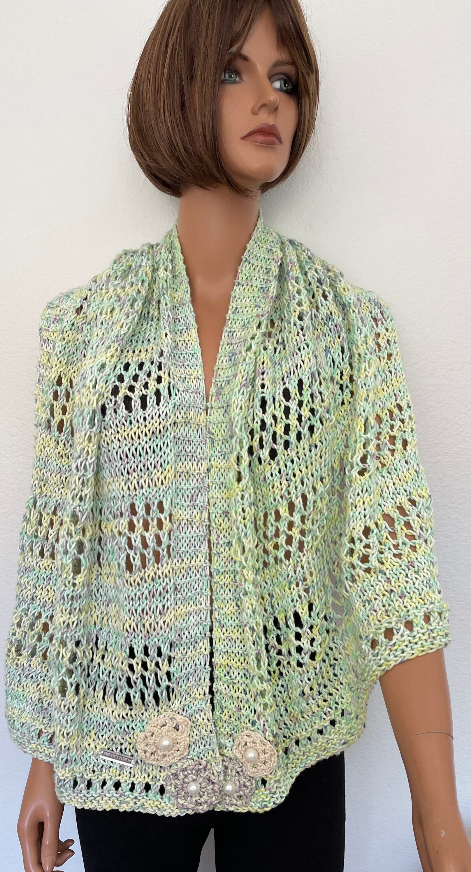 Handgestrickt 2 Love Baumwolle Schal Wickel Caplet Designer Mode Blumen Perlen Ultra Soft Lime Speckles Flieder Frauen Geschenk Vier Jahreszeiten Handgestrickt 2 Love Baumwolle Schal Wickel Caplet Designer Mode Blumen Perlen Ultra Soft Lime Speckles Flieder Frauen Geschenk Vier Jahreszeiten von HANDKNITS2LOVE