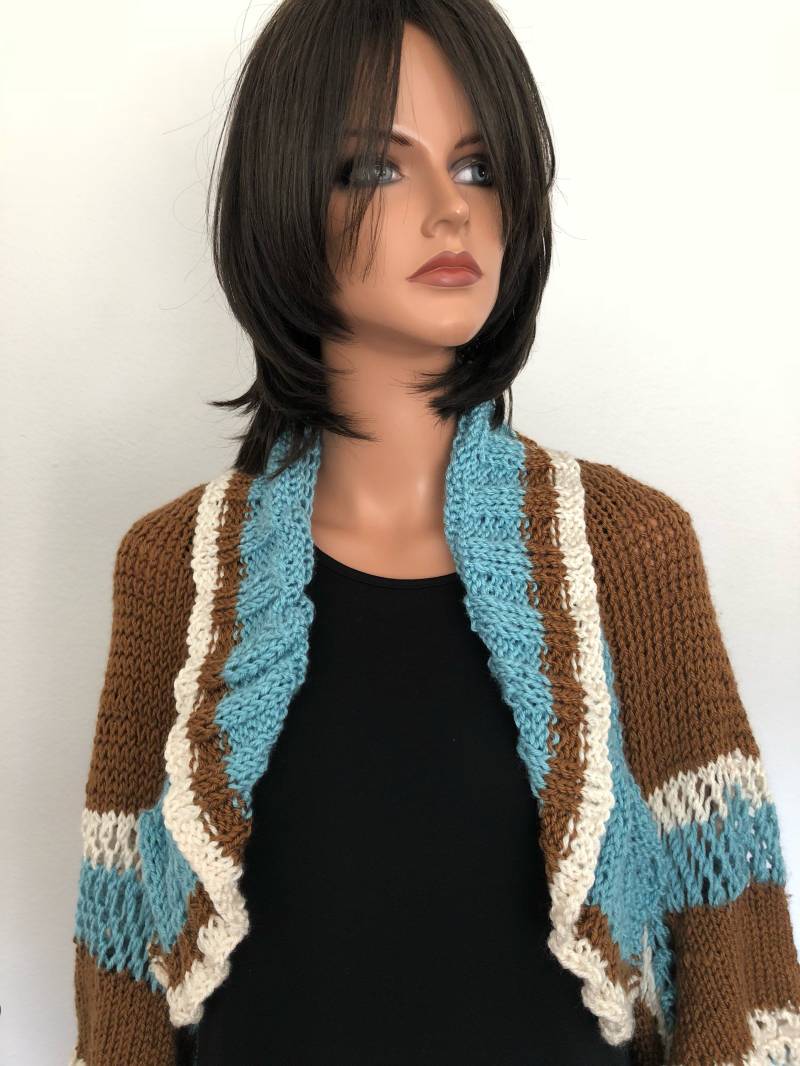 Handgestrickt 2 Love Shrug Sweater Schal Designer Mode Kimono Frau Romantisch Geschenk Geburtstag Jacke Vier Jahreszeiten Hip Boho Chic Handgestrickt 2 Love Shrug Sweater Schal Designer Mode Kimono Frau Romantisch Geschenk Geburtstag Jacke Vier Jahreszeiten Hip Boho Chic von HANDKNITS2LOVE