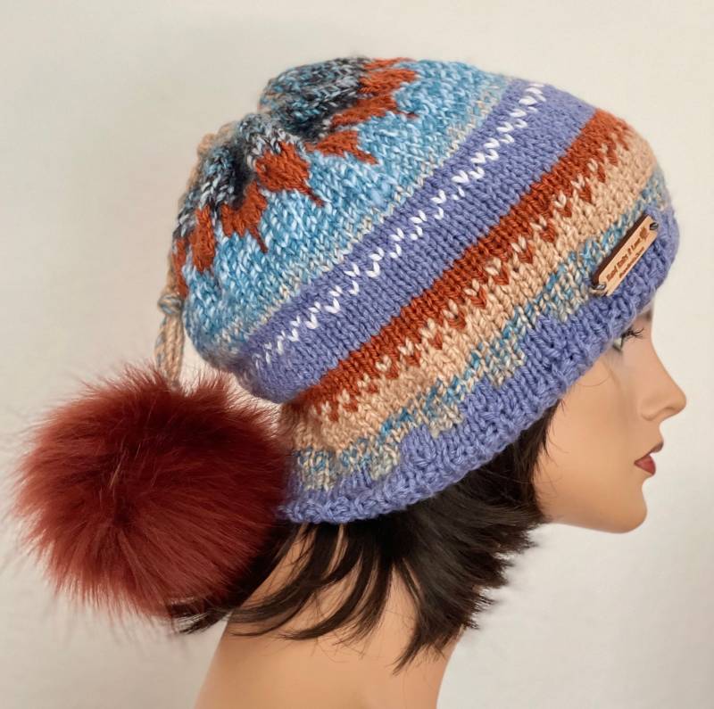 Handgestrickt 2 Love Slouch Mütze Beanie Cap Beret Tam Designer Mode Fair-Isle Tweeds Kunstfell Pom Trendy Weihnachten Geschenk Female Chic Chemo von HANDKNITS2LOVE
