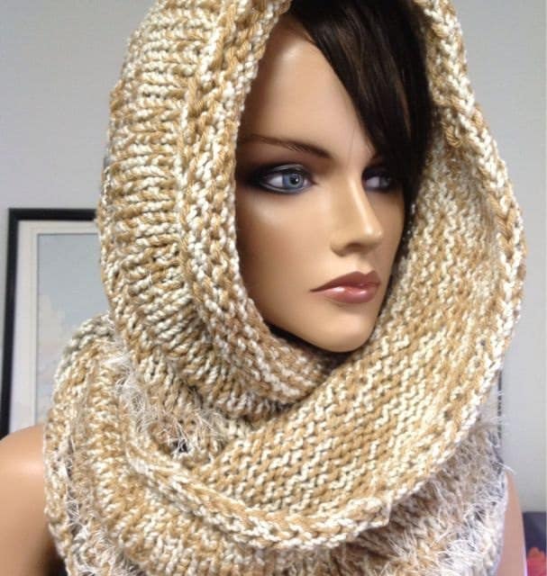 Handgestrickter Rundschal Beige Off White Designer Fashion Earth Camel Poncho Caplet Wrap Handgestrickter Rundschal Beige Off White Designer Fashion Earth Camel Poncho Caplet Wrap von HANDKNITS2LOVE