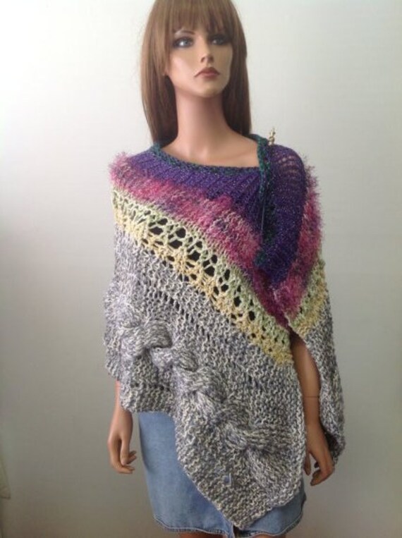 Handgestricktes Schultertuch Stola Cape Loop Multicolor Designer Mode Zopf Spitze Silber Grau Lila Grün Gelb Stylis Prayer Gift von HANDKNITS2LOVE