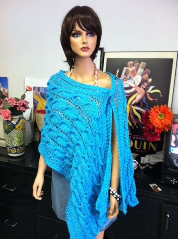 Handgestricktes Schultertuch Stola Terqouise Blue Lace Cables Designer Mode Handgestricktes Schultertuch Stola Terqouise Blue Lace Cables Designer Mode von HANDKNITS2LOVE