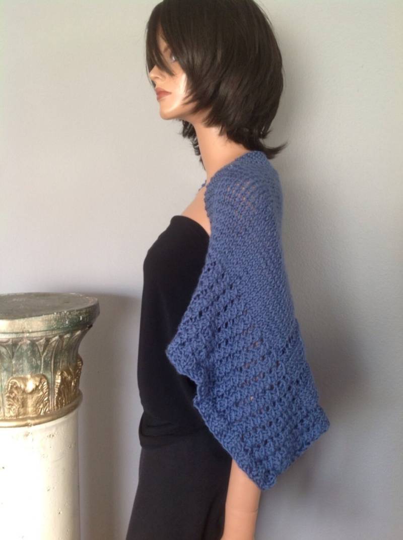 Shrug Pullover Schal Handgestrickt Jeans Blau Spitze Kabel Designer Mode Frühling Sommer Chic Damen S M von HANDKNITS2LOVE
