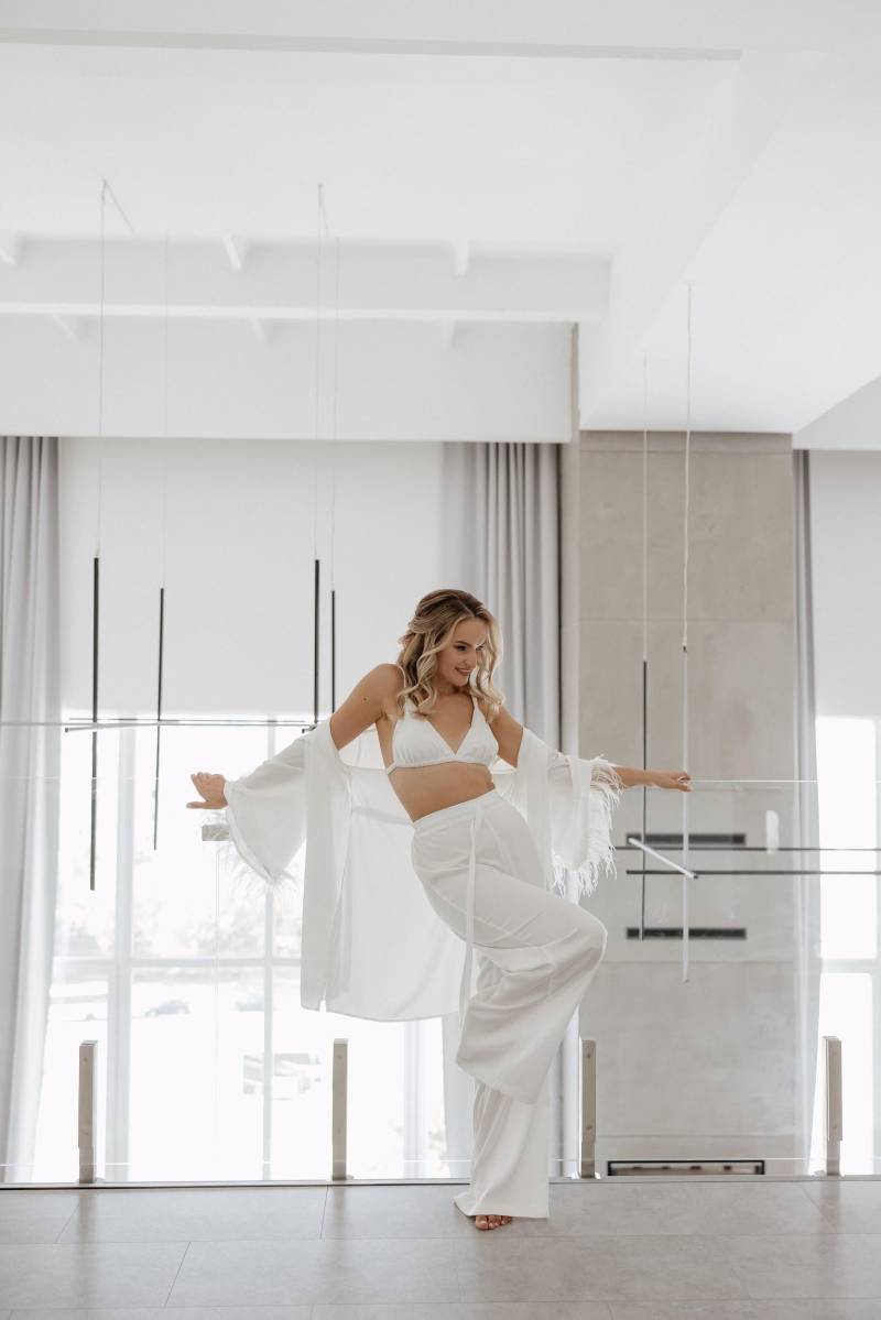 3-Teiliges Brautgewand-Federn-Set. Weißen Braut Robe.bridal Morgen Dress.wedding Robe. Flitterwochen Wäschekleid. Erste Hilfe von HANDMADEGARMENT