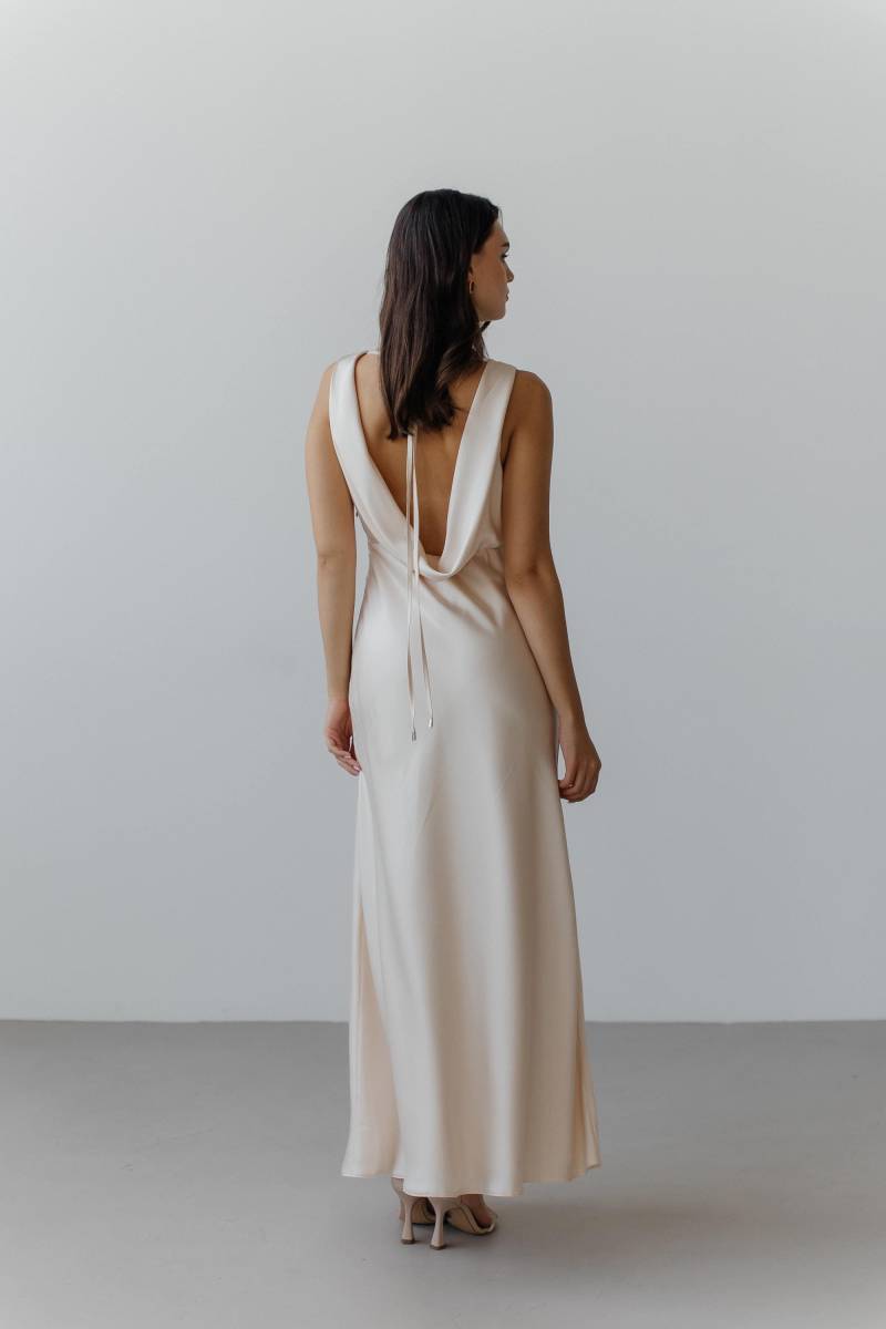 Elfenbein Brautjungfer Kleid Öffnen Zurück Maxi Seidenkleid.boden Satin Kleid. Seide Langes A-Linie Mit V-Ausschnitt. Brautjungfern von HANDMADEGARMENT