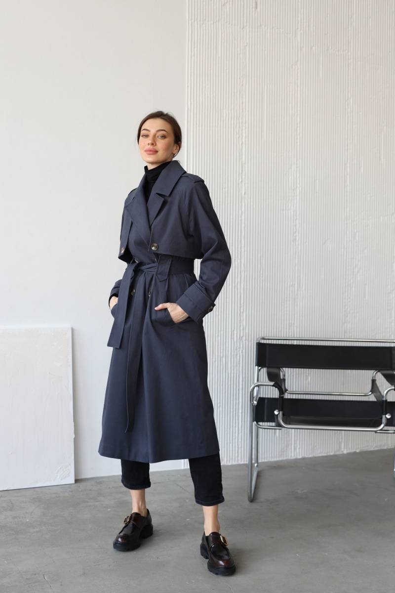 Handgefertigter Baumwoll-Trenchcoat Dunkelgrauer Duster-Mantel Mit Gürtel von HANDMADEGARMENT