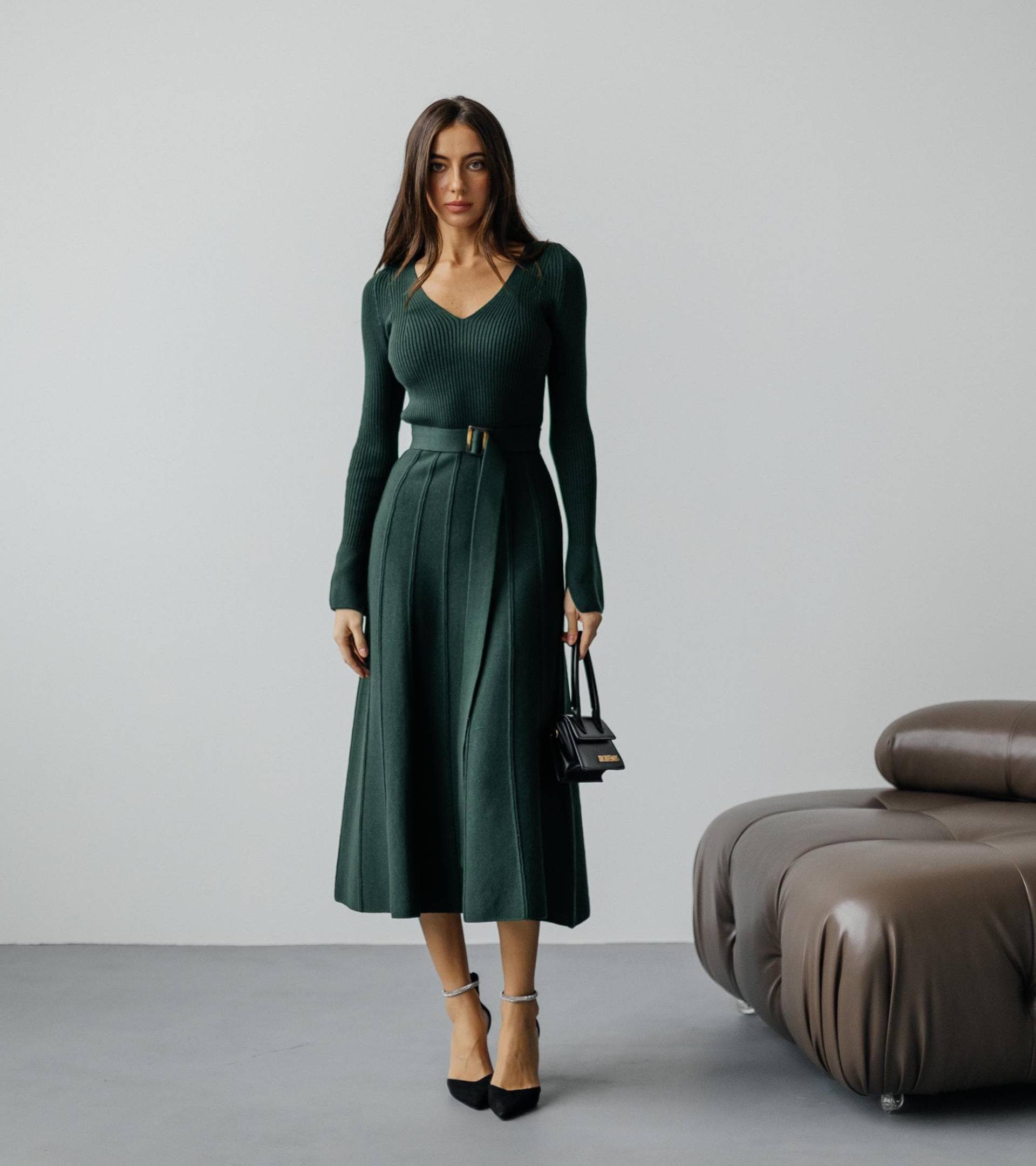 Smaragdgrünes Strickkleid Plissee A-Linie Midi Mit Gürtel von HANDMADEGARMENT