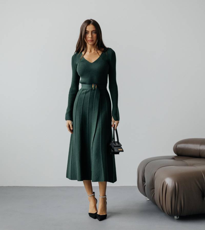 Smaragdgrünes Strickkleid Plissee A-Linie Midi Mit Gürtel von HANDMADEGARMENT