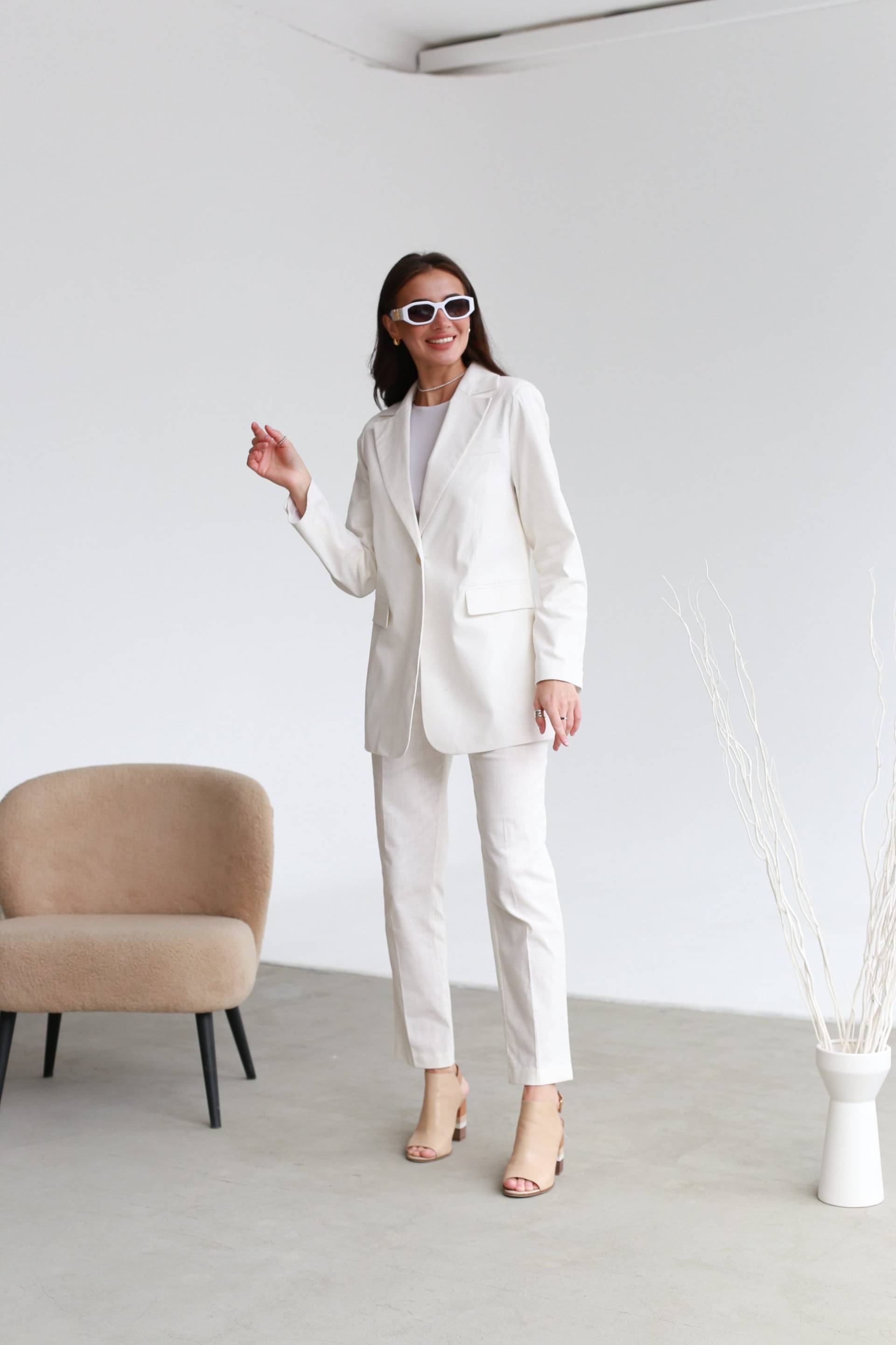 Weißer Leinen Hochzeitsanzug Damen Braut Hosenanzug von HANDMADEGARMENT