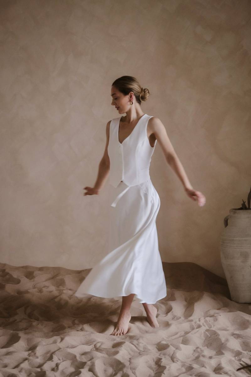 Weißer Seiden-Maxi-Rock-Set Mit Weste Damenbrautanzug von HANDMADEGARMENT