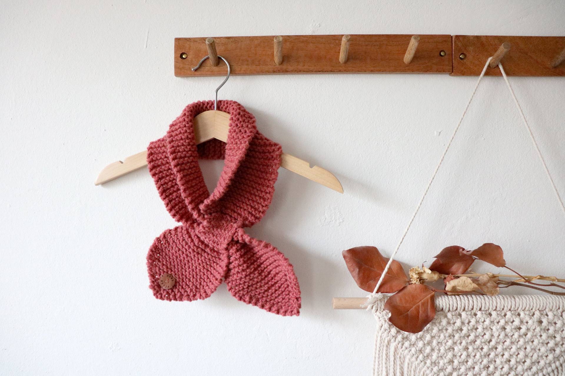 Women Bow Scarf | Knitted Wool Rose Women Bow Scarf | Knitted Wool Rose von HANDMOTIF