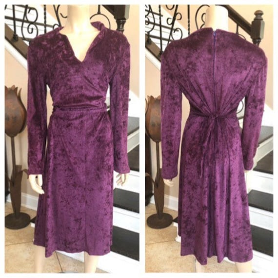 Fun Vintage 70Er/80Er Jahre Bequem Lila Langarm Velour Kleid Medium Large Fun Vintage 70Er/80Er Jahre Bequem Lila Langarm Velour Kleid Medium Large von HAPPYClothesdesigns