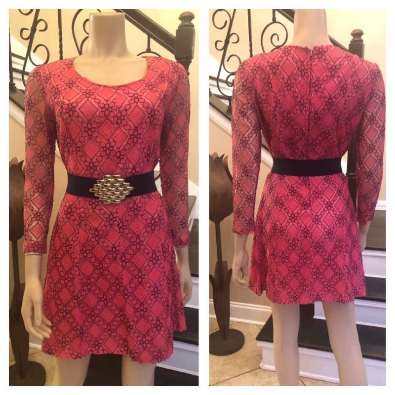 Süßes Vintage 60Er Jahre Spitzen-Rosa Und Marineblaues Langarmkleid Mit Zusätzlichem Gürtel/Klein Medium Süßes Vintage 60Er Jahre Spitzen-Rosa Und Marineblaues Langarmkleid Mit Zusätzlichem Gürtel/Klein Medium von HAPPYClothesdesigns