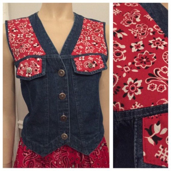 Süßes Vintage River Ridge Western Taschentuch Und Jeansweste/Small Süßes Vintage River Ridge Western Taschentuch Und Jeansweste/Small von HAPPYClothesdesigns