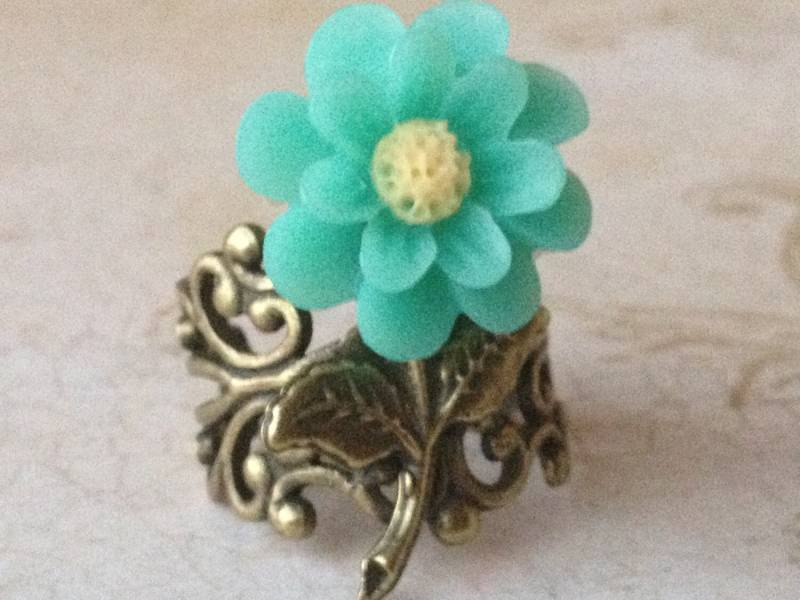 Handgemachte Verstellbare Gänseblümchen Blume Ring Für Frauen von HASJewelsbyShannon