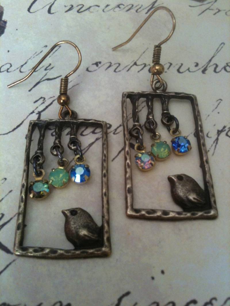 Handgemachte Crystal Swarovski Charm Vogel Ohrringe Für Frauen von HASJewelsbyShannon