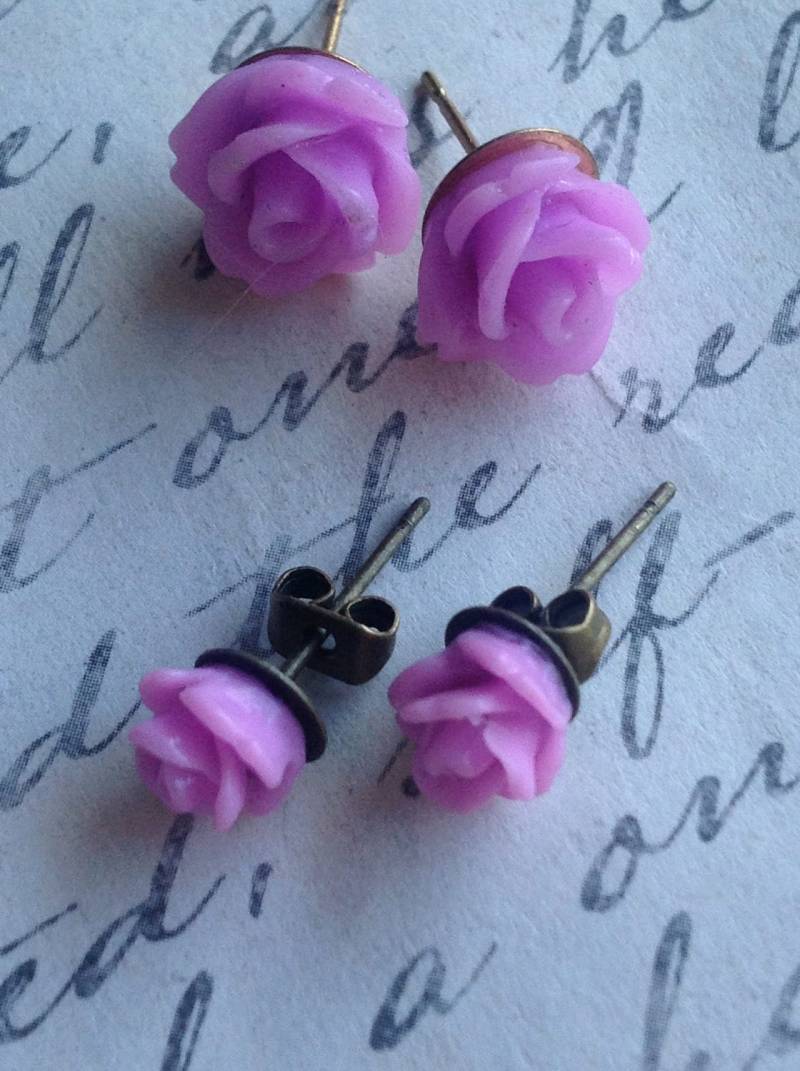 Handgemachte Lavendel Rose Ohrstecker Für Frauen von HASJewelsbyShannon