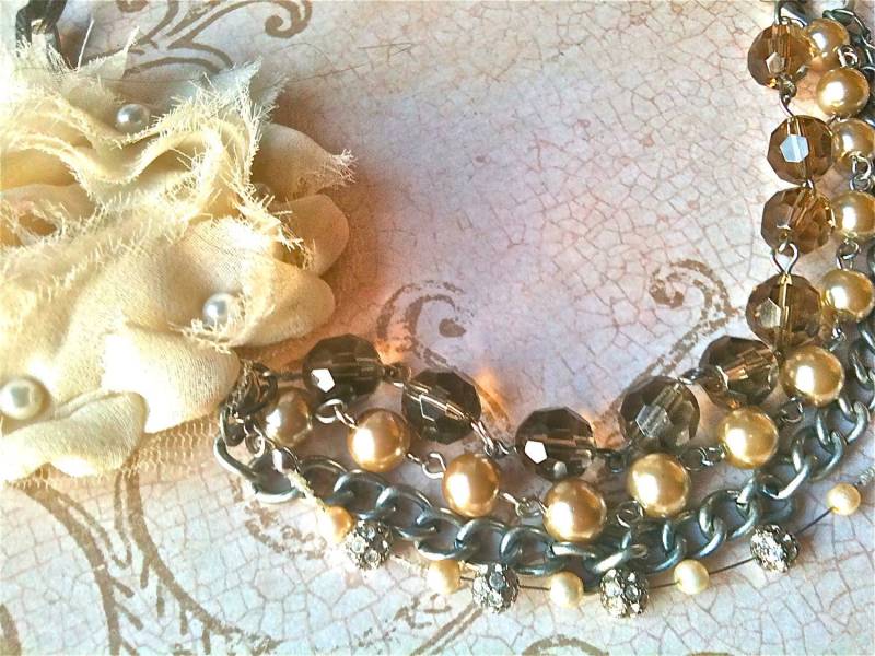 Handgemachte Stoff Blume Hochzeit Halskette Für Frauen von HASJewelsbyShannon