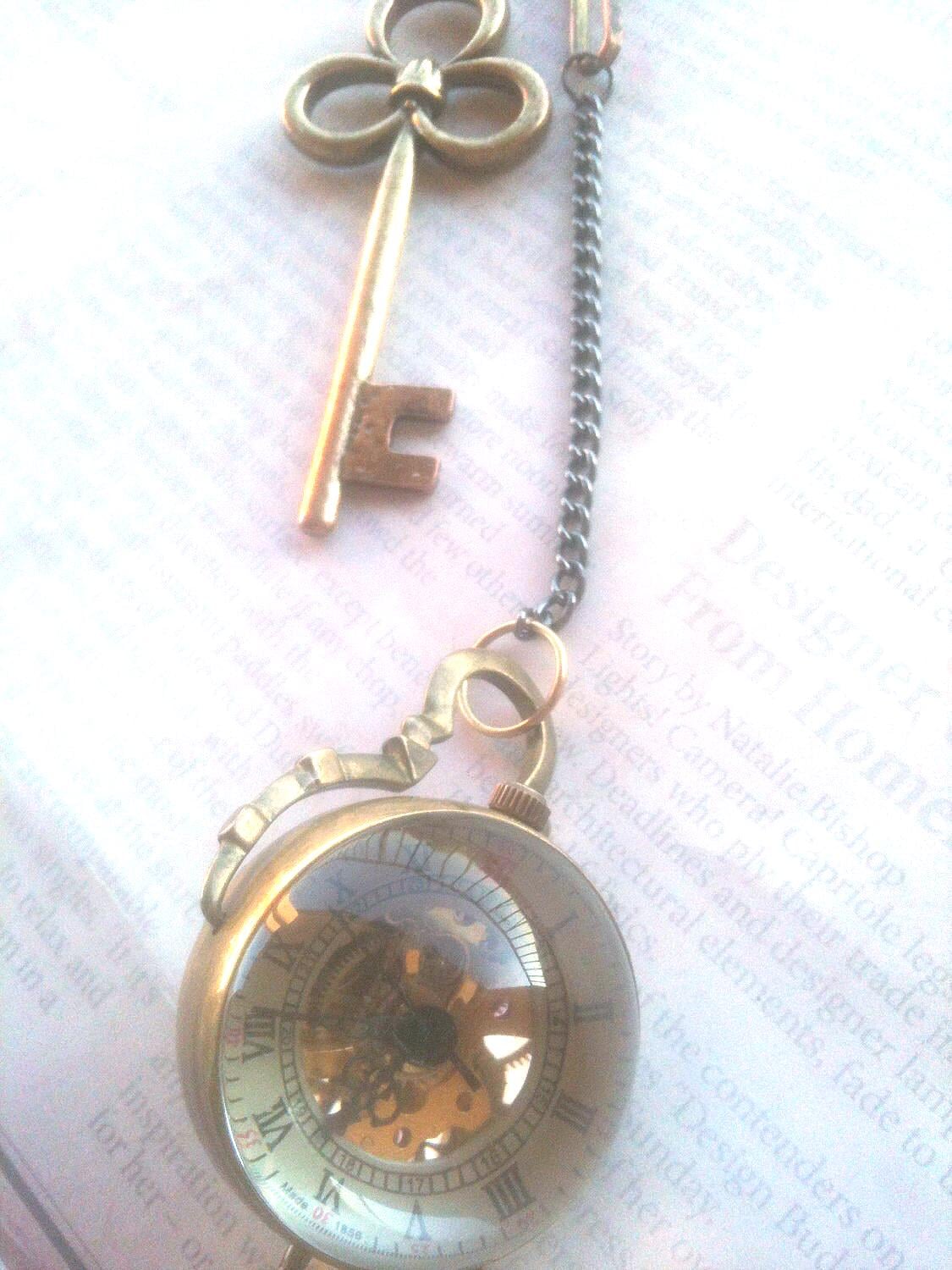 Handgemachte Schlüssel Und Uhr Halskette Für Sie von HASJewelsbyShannon