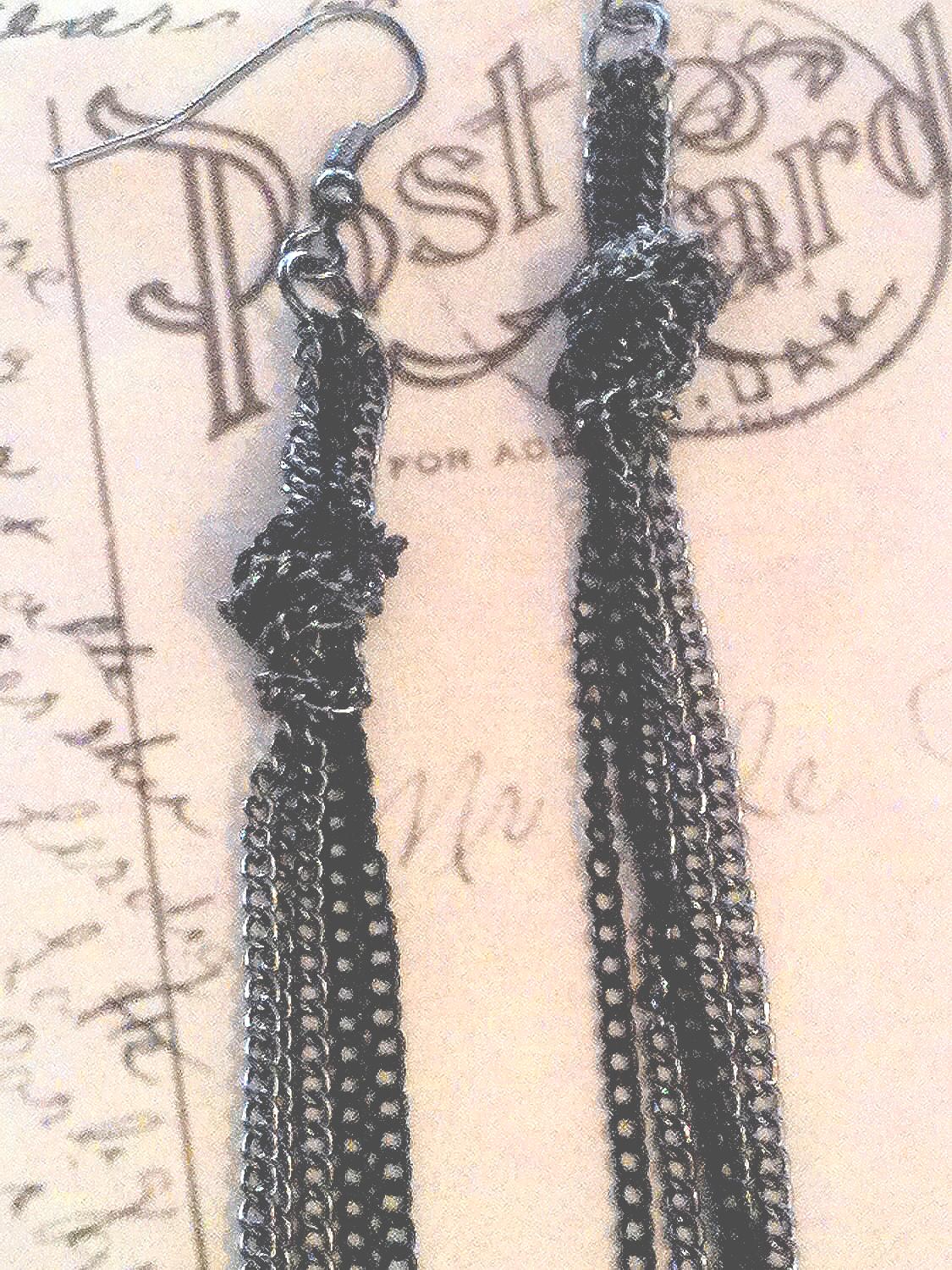 Handmade Metall Ketten Ohrringe Schwarz & Antik Silber von HASJewelsbyShannon