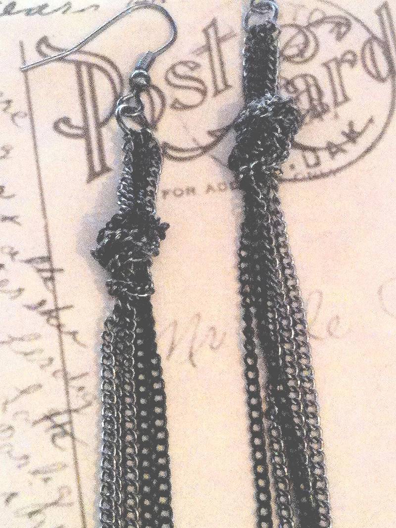 Handmade Metall Ketten Ohrringe Schwarz & Antik Silber von HASJewelsbyShannon