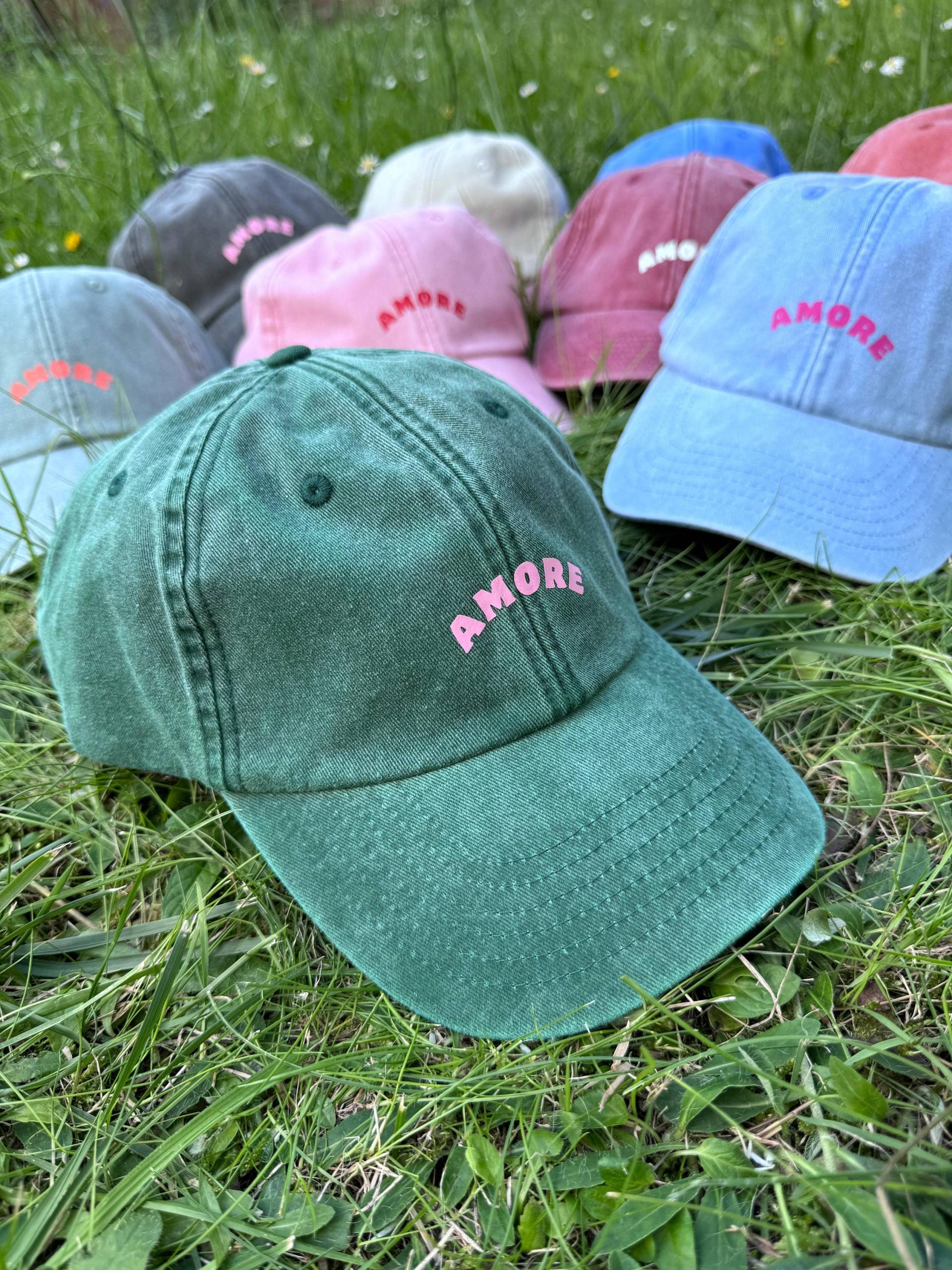 Amore Liebe Hochzeit Geschenk Kappe Cap Love Mom Dad Pride Retro Vintage Bunt Damen Unisex Hochzeitsgeschenk Junggesellinnenabschied Braut Amore Liebe Hochzeit Geschenk Kappe Cap Love Mom Dad Pride Retro Vintage Bunt Damen Unisex Hochzeitsgeschenk Junggesellinnenabschied Braut von HAUNOIKopfsache