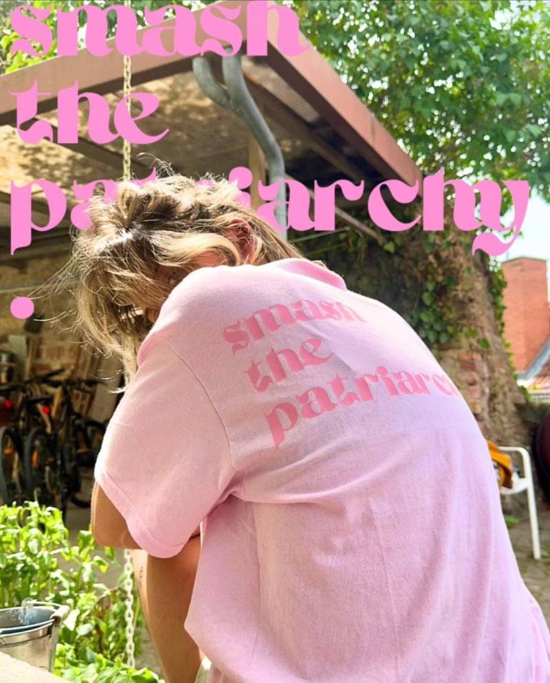Smash The Patriarchy Shirt T-Shirt Liebe Unisex Pride Patriarchat Rosa Vintage Feminismus Geburtstag Gleichberechtigung Non-Binary Damen von HAUNOIKopfsache