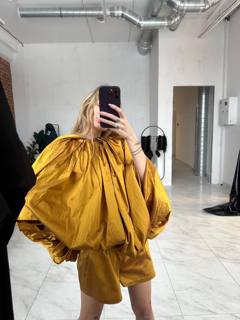 Haute Couture Bluse - 100% Seide in Gold von HAUSOFVLAD