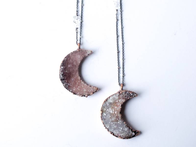 Druzy Mond Halskette | Halbmond Kristall Elektrogeformte Rohe Roher Schmuck von HAWKHOUSE