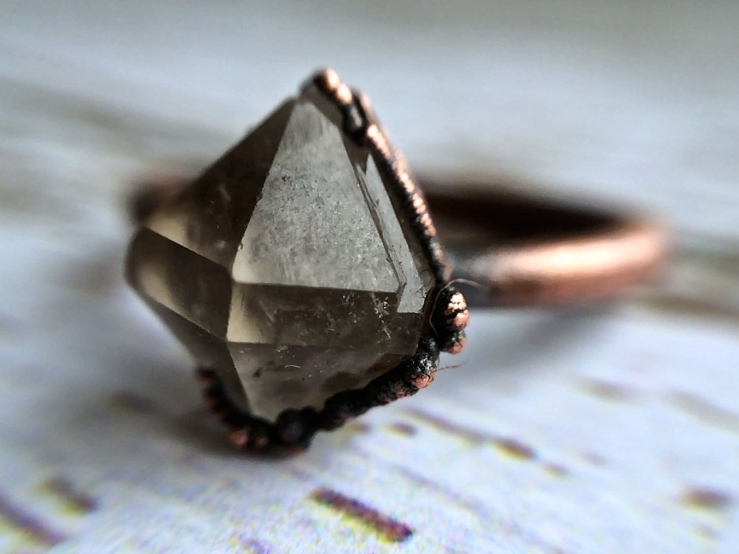 Kristall Ring | Anthraxolith Diamant Elektrogeformter Kupfer Bergkristall Als Kristall Ring | Anthraxolith Diamant Elektrogeformter Kupfer Bergkristall Als von HAWKHOUSE