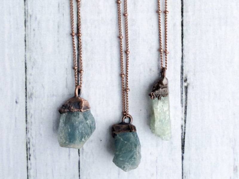 Natürliche Edelstein Halskette | Unbehandelter Aquamarinschmuck März Geburtsstein Roher Aquamarin Anhänger Schmuck von HAWKHOUSE