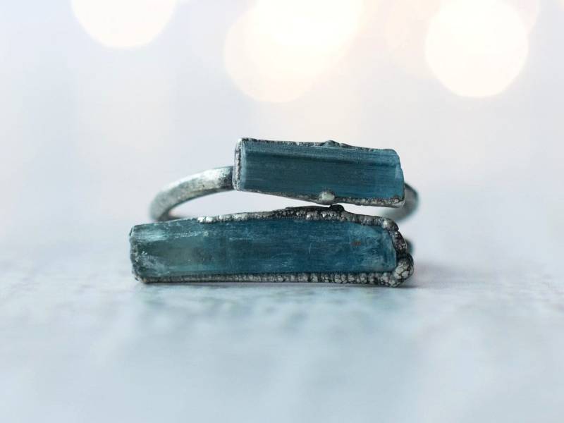Oxidierter Silber Aquamarin Kristall Ring | Roher März Geburtsstein Schmuck von HAWKHOUSE