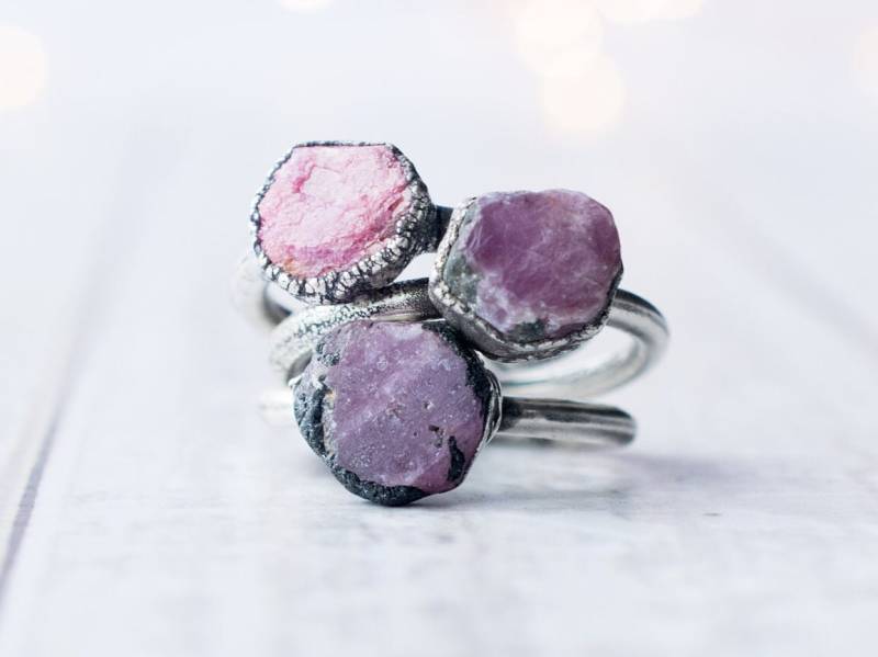 Oxidierter Silber Rubin Ring | Roter Kristall Roher Edelsteinring von HAWKHOUSE