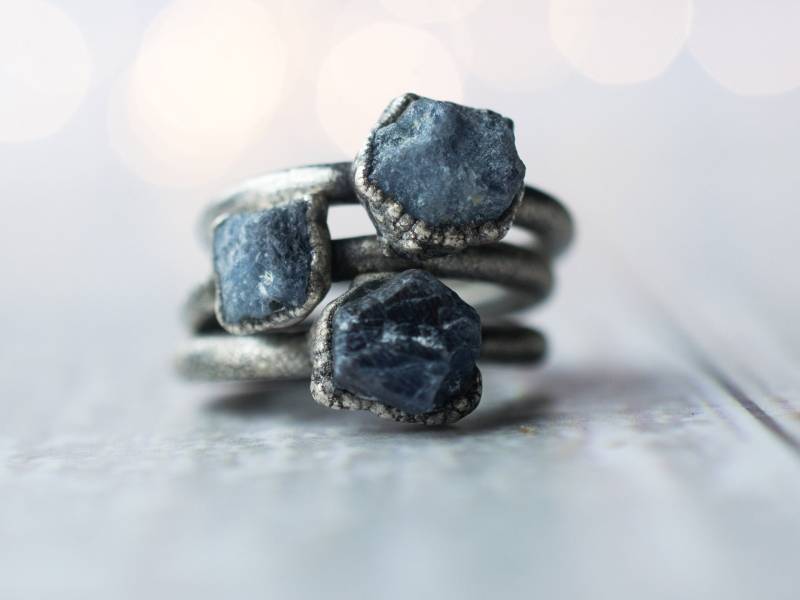 Oxidierter Silber Saphir Ring | Blauer Großer Schmuck Rohstein von HAWKHOUSE