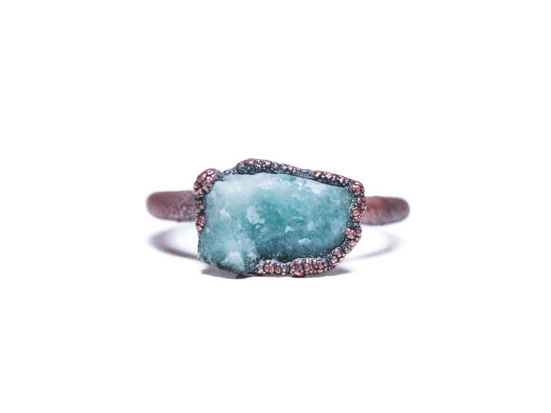 Roh Smaragd Ring | Roher Geburtsstein Rohsteinschmuck Smaragdschmuck Mai Schmuck von HAWKHOUSE