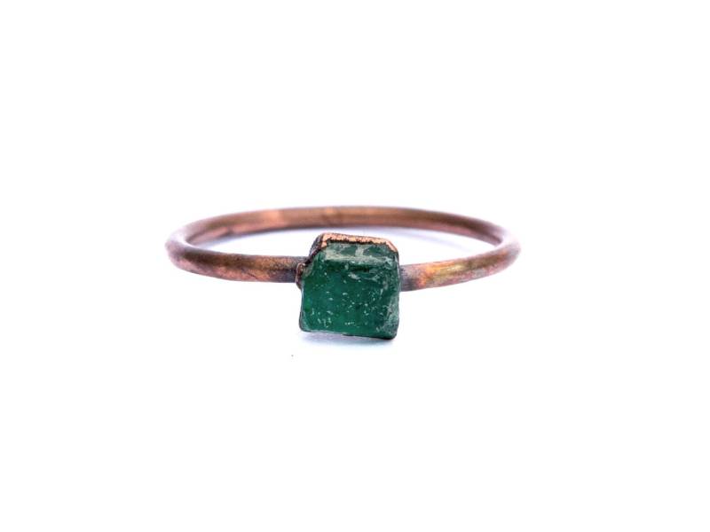 Roh Smaragd Ring | Roher Geburtsstein Rohsteinschmuck Smaragdschmuck Mai Schmuck von HAWKHOUSE