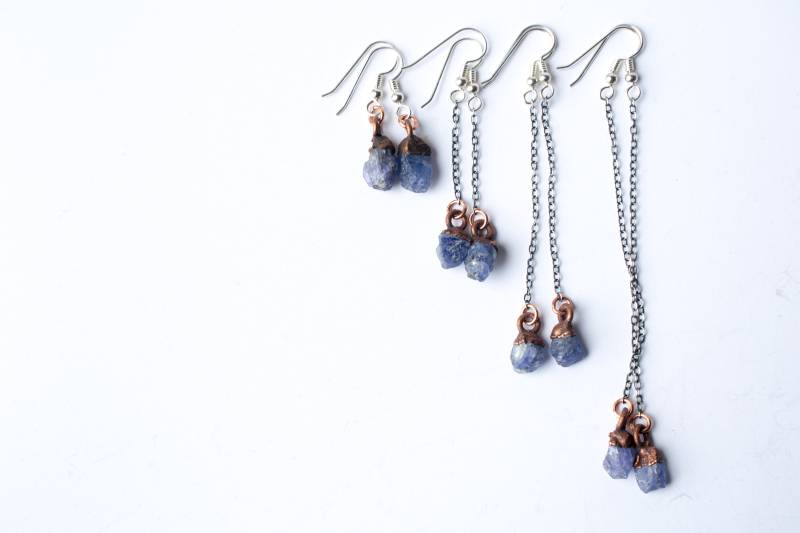 Roh Tansanit Ohrringe | Tropfen Rohe Kristall von HAWKHOUSE