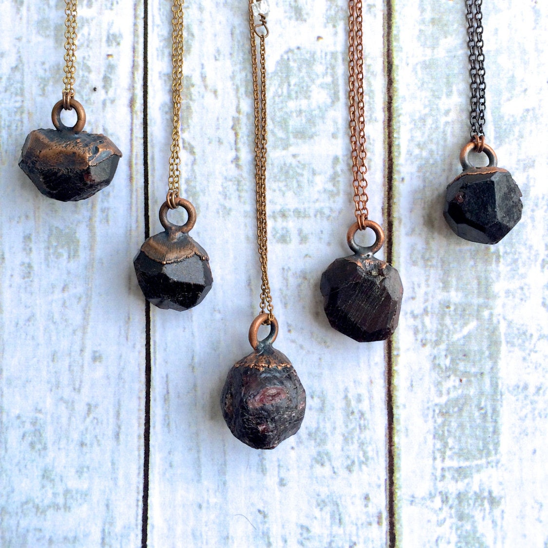 Rohe Granat Halskette | Kristall Roher Anhänger An Kupfer Kette Galvanisierter Rohe Granat Halskette | Kristall Roher Anhänger An Kupfer Kette Galvanisierter von HAWKHOUSE