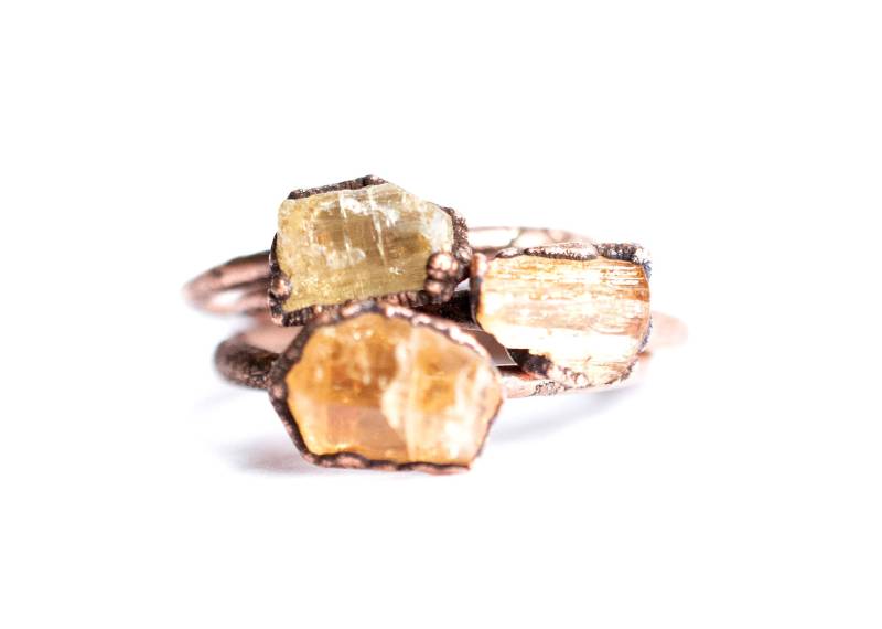 Roher Topas Ring | Imperial Stapelring Schmuck Rohstein von HAWKHOUSE