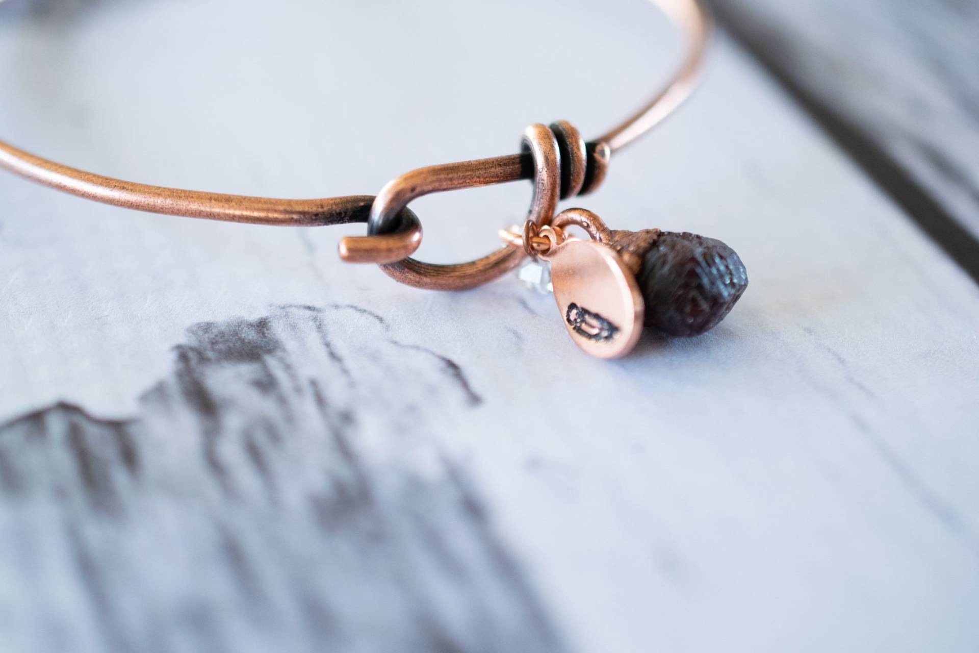 Rohes Granat Armband | Kristall Januar Geburtsstein Roher Armreif Rohes Granat Armband | Kristall Januar Geburtsstein Roher Armreif von HAWKHOUSE