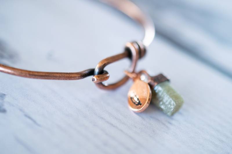 Rohes Saphir Armband| Armreif | Geburtsstein Schmuck Elektrogeformter Kupfer Rohstein von HAWKHOUSE